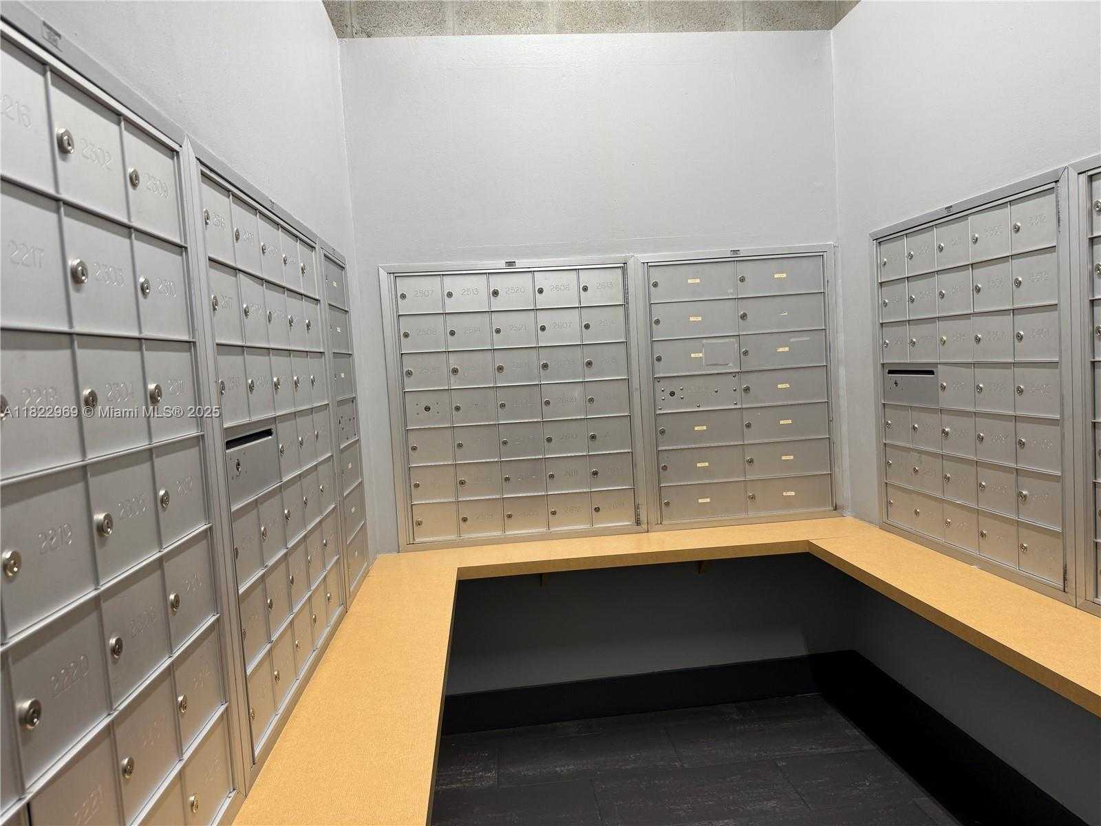 Small Image of 2001 BISCAYNE BLVD #2402, Miami Number 44