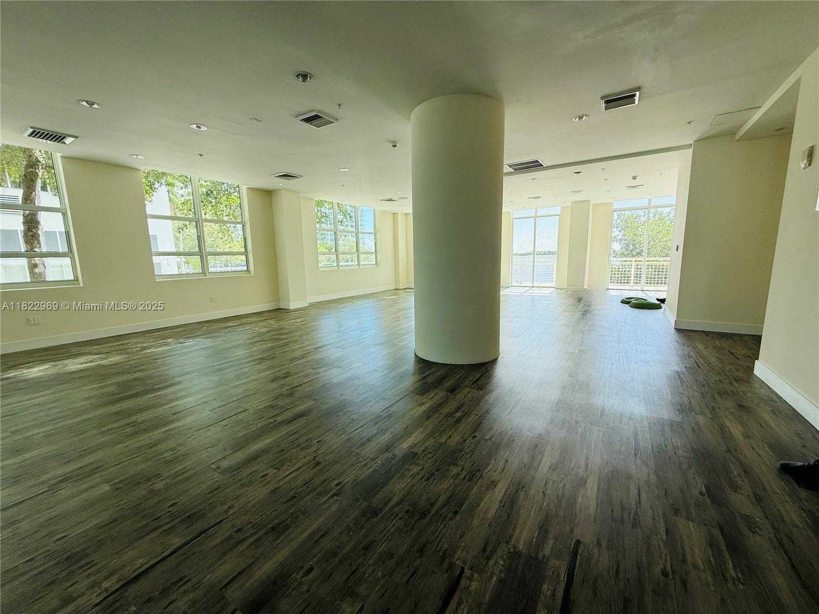 Small Image of 2001 BISCAYNE BLVD #2402, Miami Number 47
