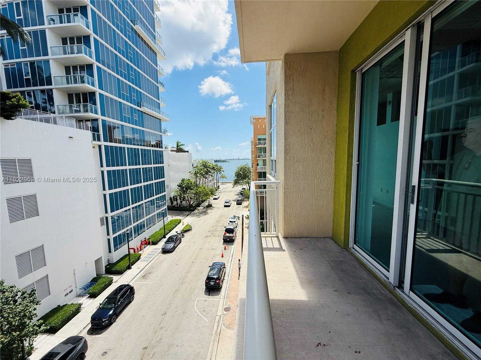 Small Image of 2001 BISCAYNE BLVD #2402, Miami Number 5