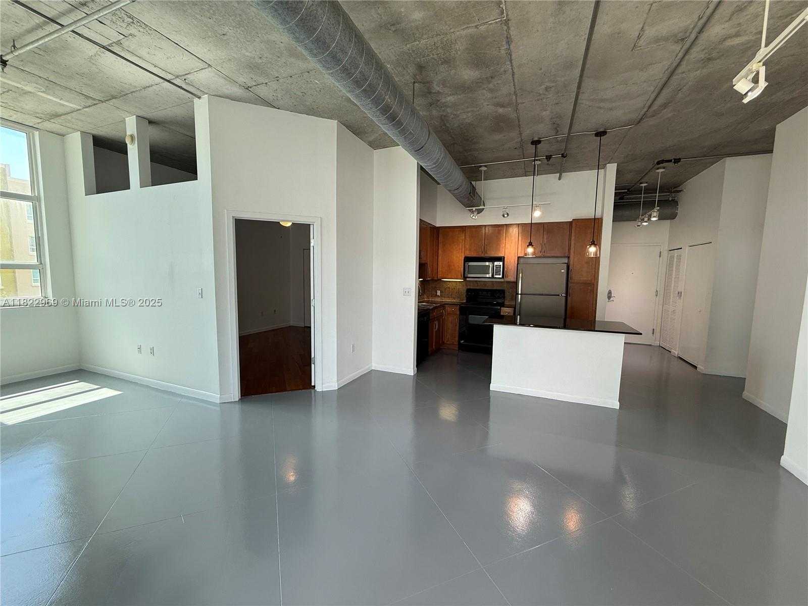 Small Image of 2001 BISCAYNE BLVD #2402, Miami Number 6