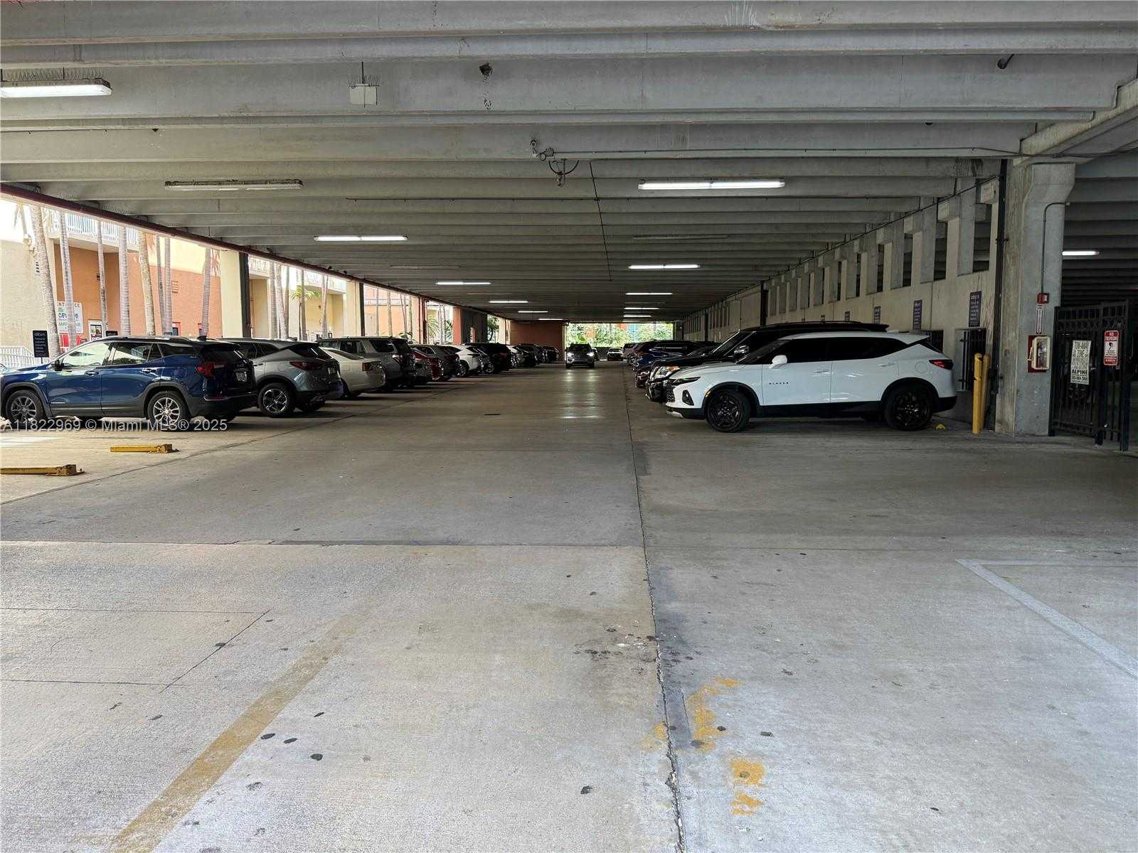 Small Image of 2001 BISCAYNE BLVD #2402, Miami Number 64