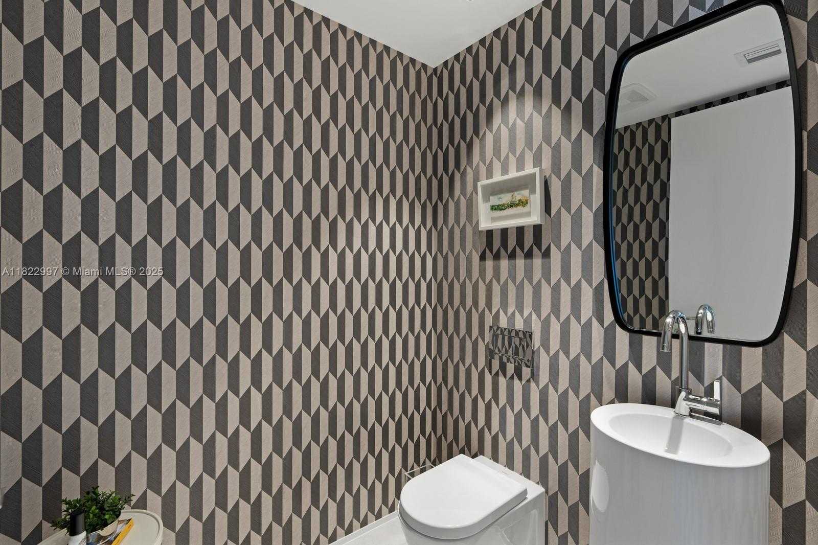 Small Image of 1000 BISCAYNE BLVD #3402, Miami Number 21