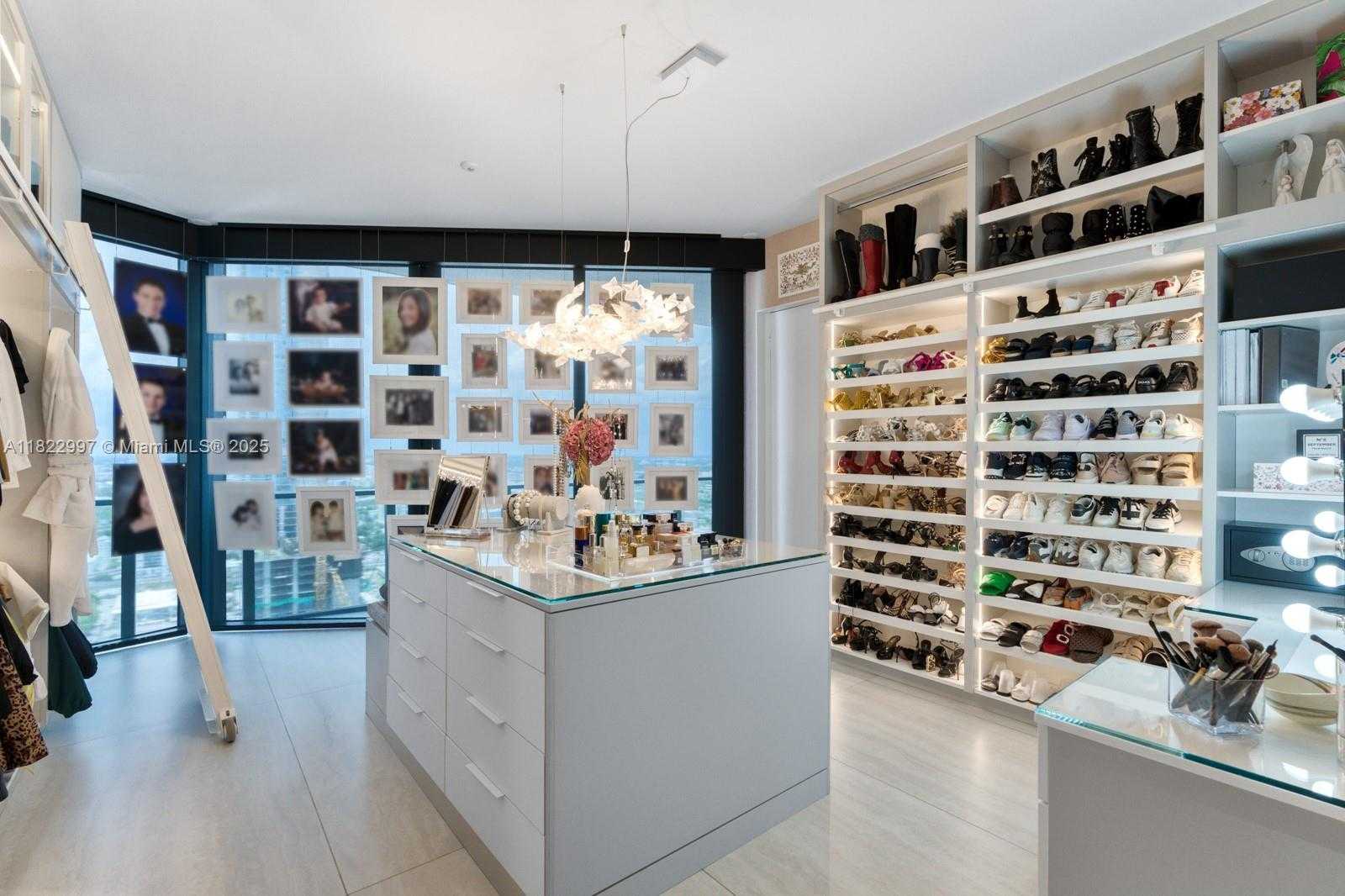 Small Image of 1000 BISCAYNE BLVD #3402, Miami Number 34