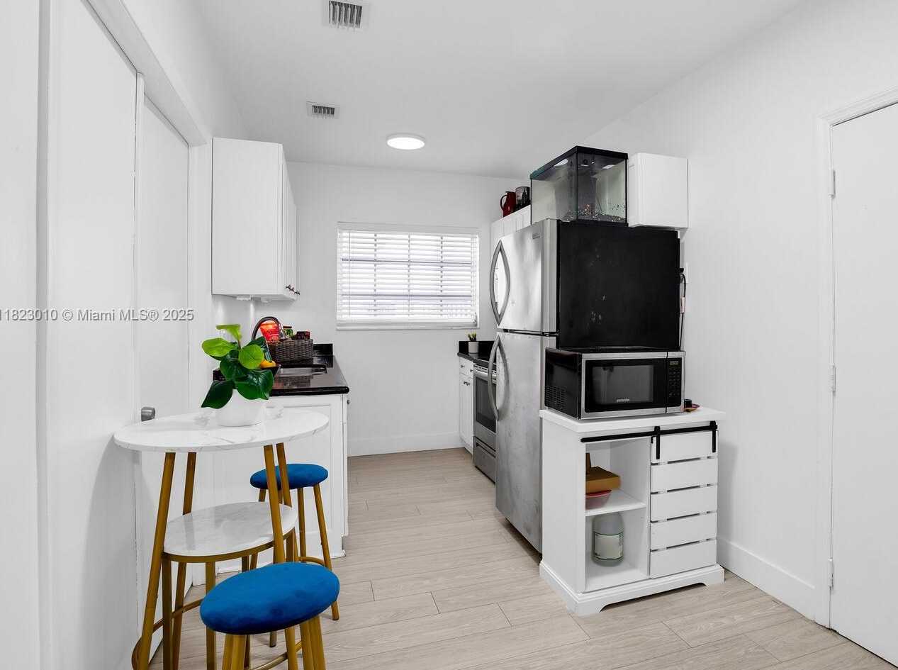 Small Image of 631 EUCLID AVE #8, Miami Beach Number 8