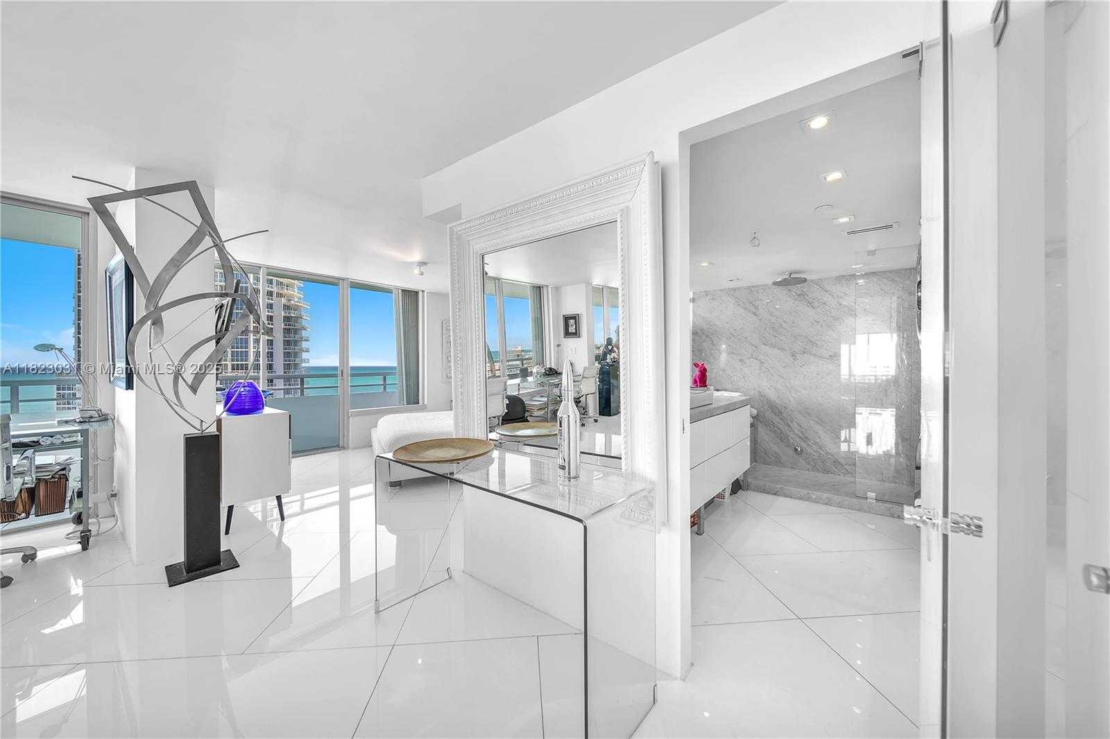 Small Image of 400 SOUTH POINTE DR #2310, Miami Beach Number 19