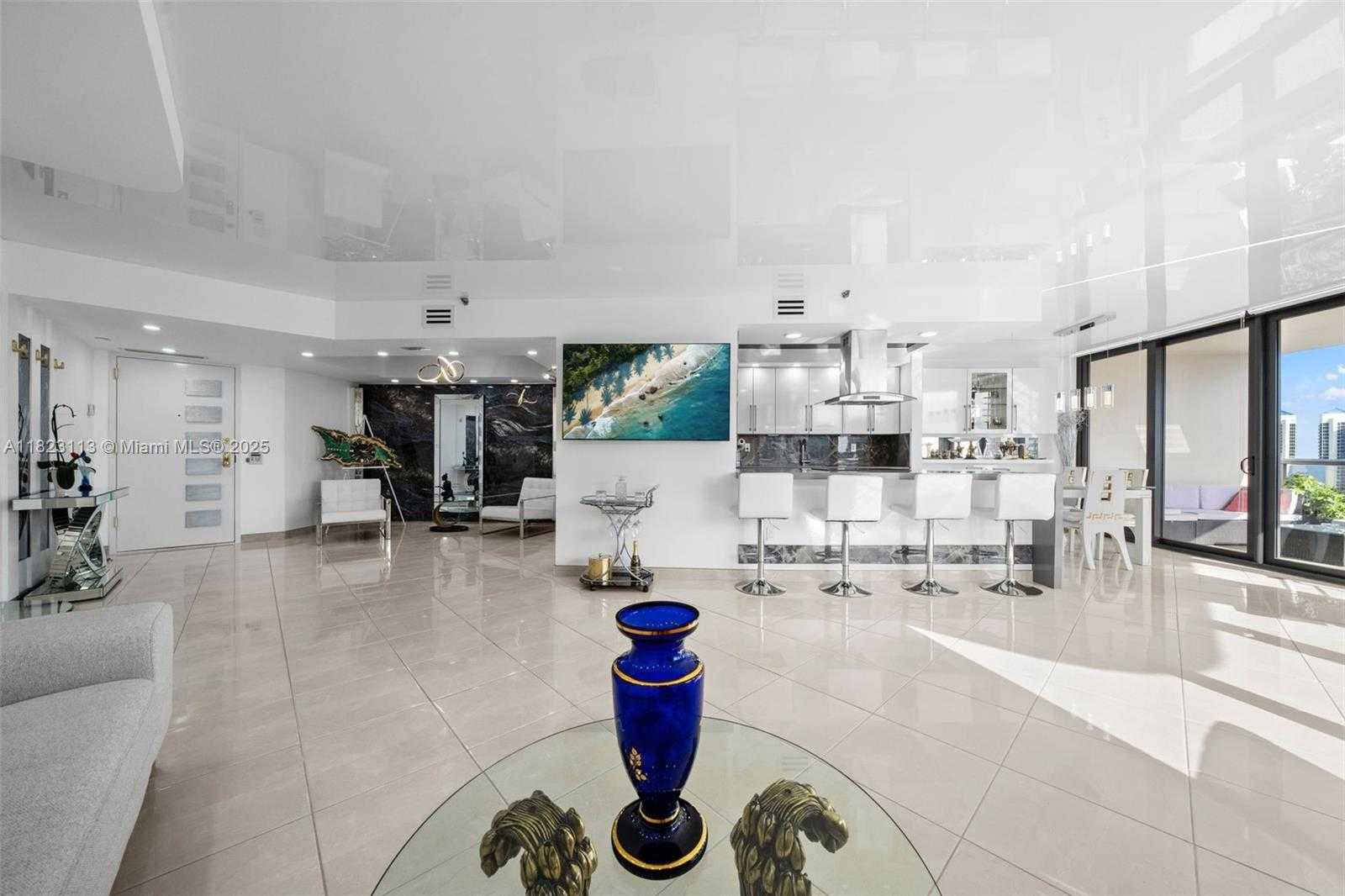 Small Image of 19667 TURNBERRY WAY #20B, Aventura Number 12