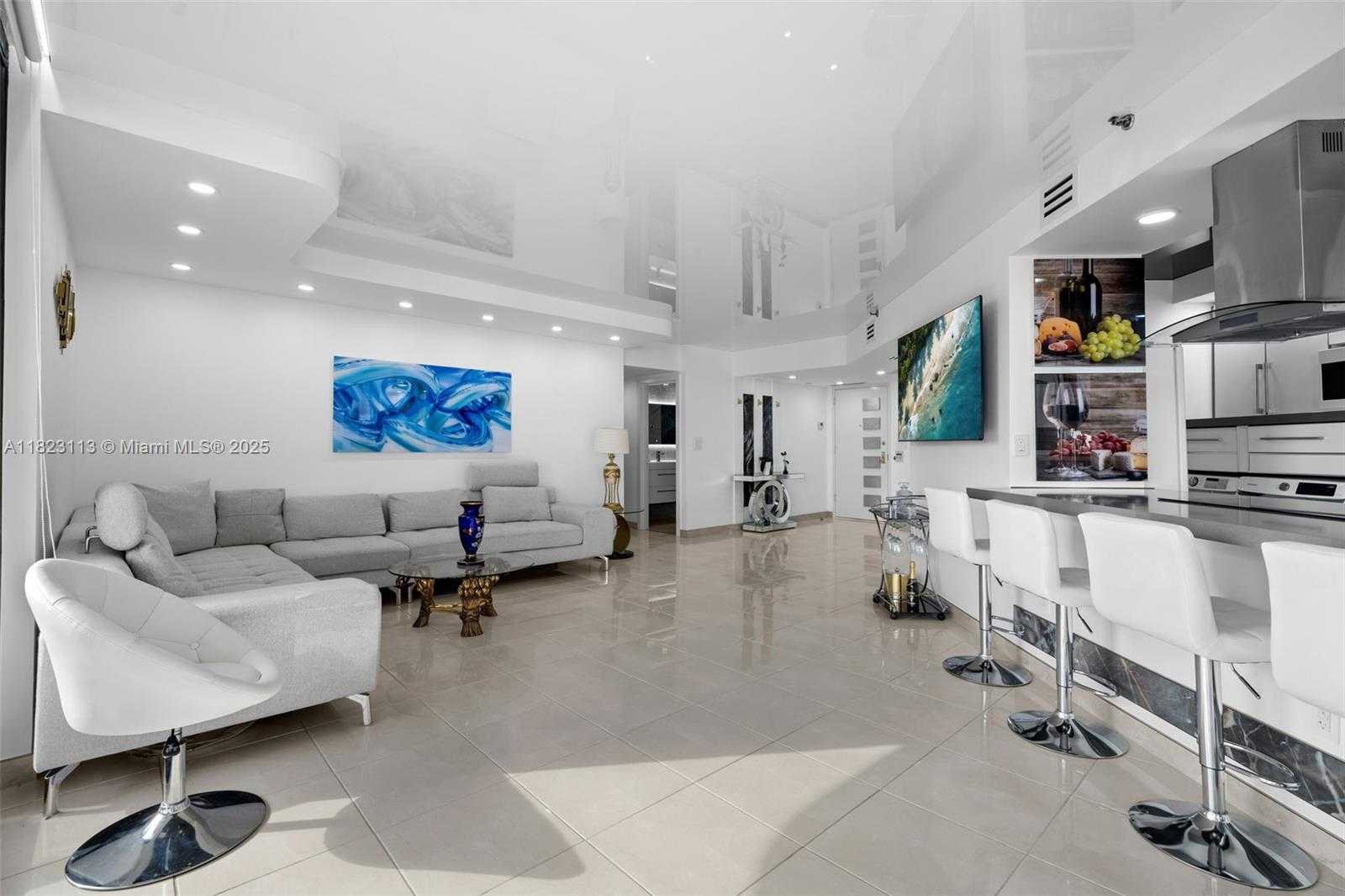 Small Image of 19667 TURNBERRY WAY #20B, Aventura Number 17