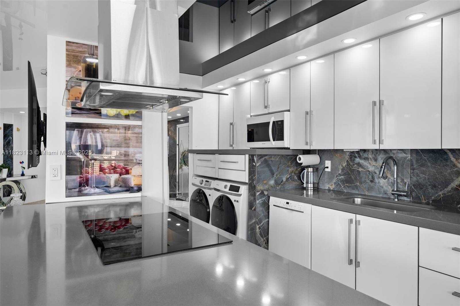 Small Image of 19667 TURNBERRY WAY #20B, Aventura Number 21