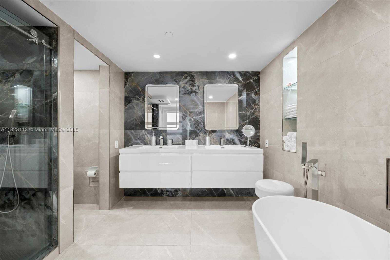 Small Image of 19667 TURNBERRY WAY #20B, Aventura Number 24