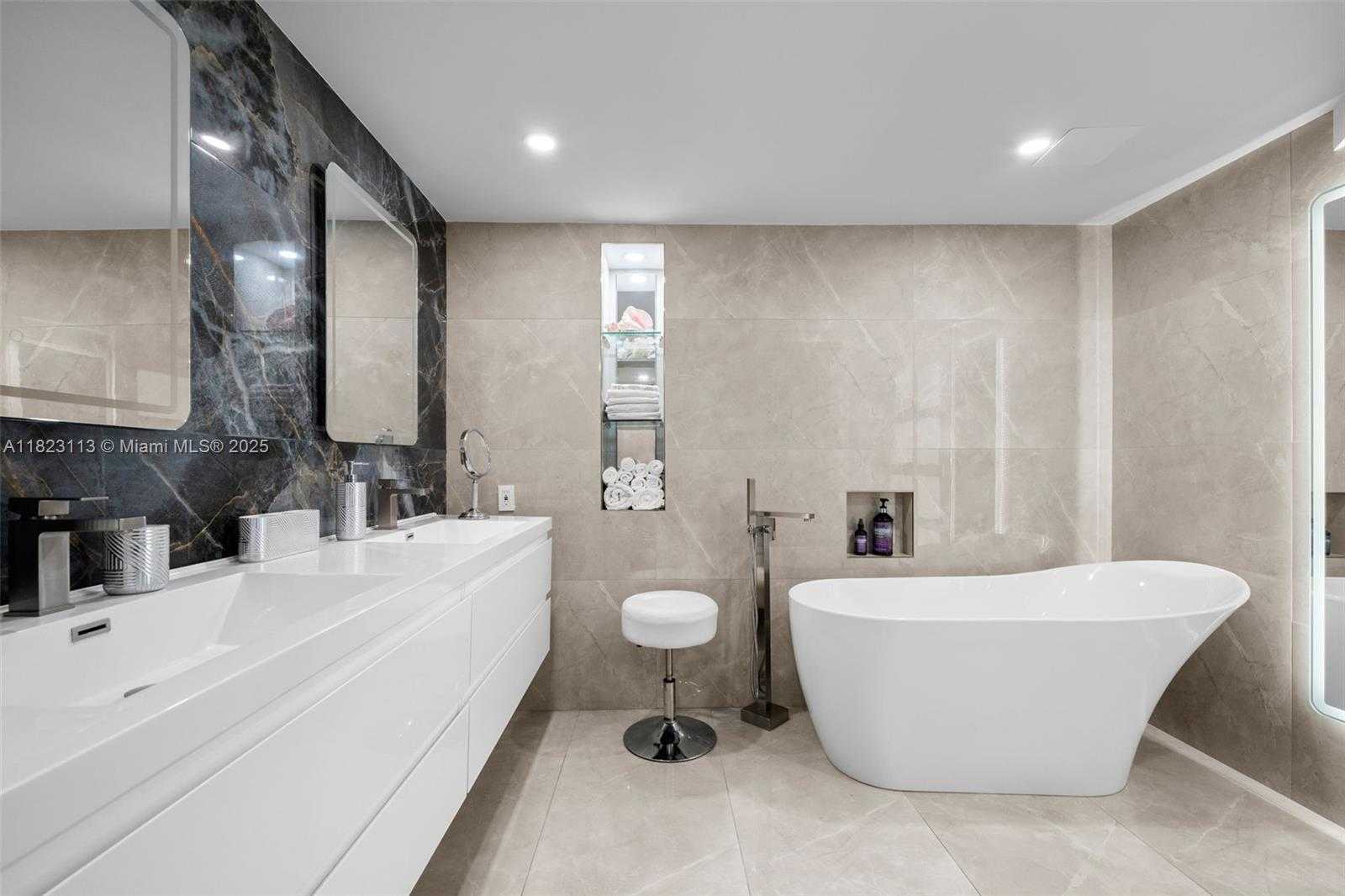 Small Image of 19667 TURNBERRY WAY #20B, Aventura Number 25