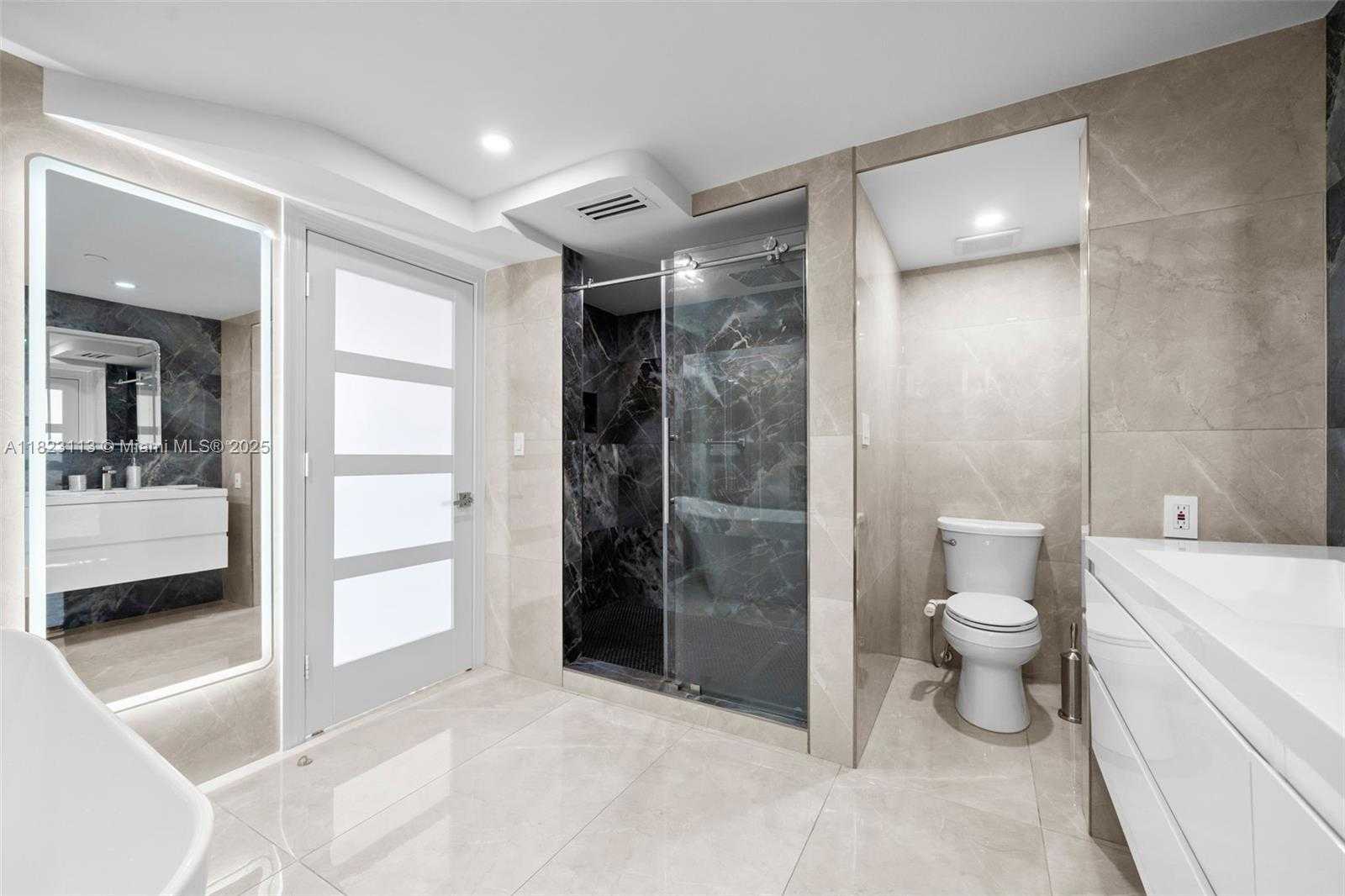 Small Image of 19667 TURNBERRY WAY #20B, Aventura Number 26