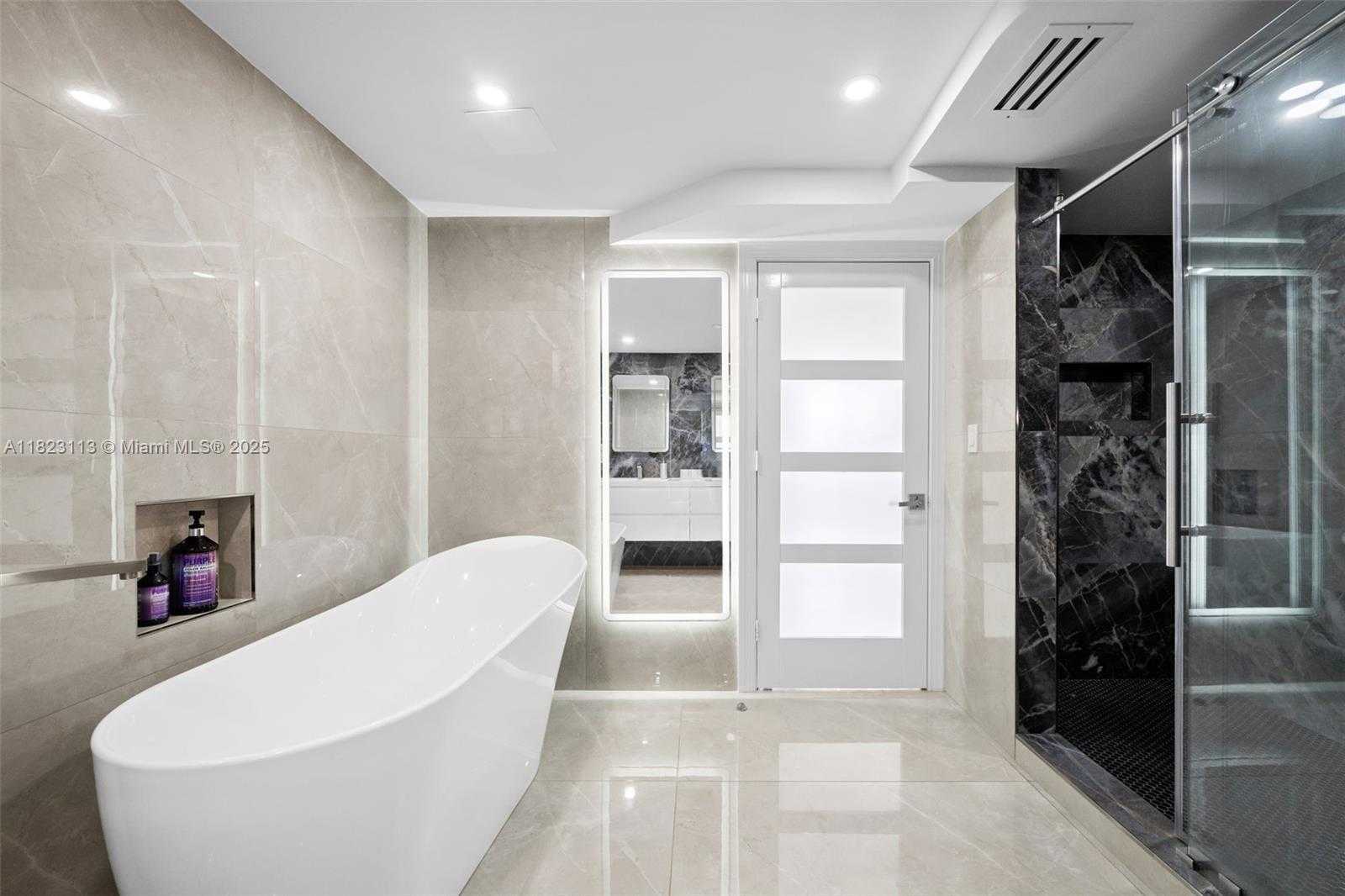 Small Image of 19667 TURNBERRY WAY #20B, Aventura Number 28