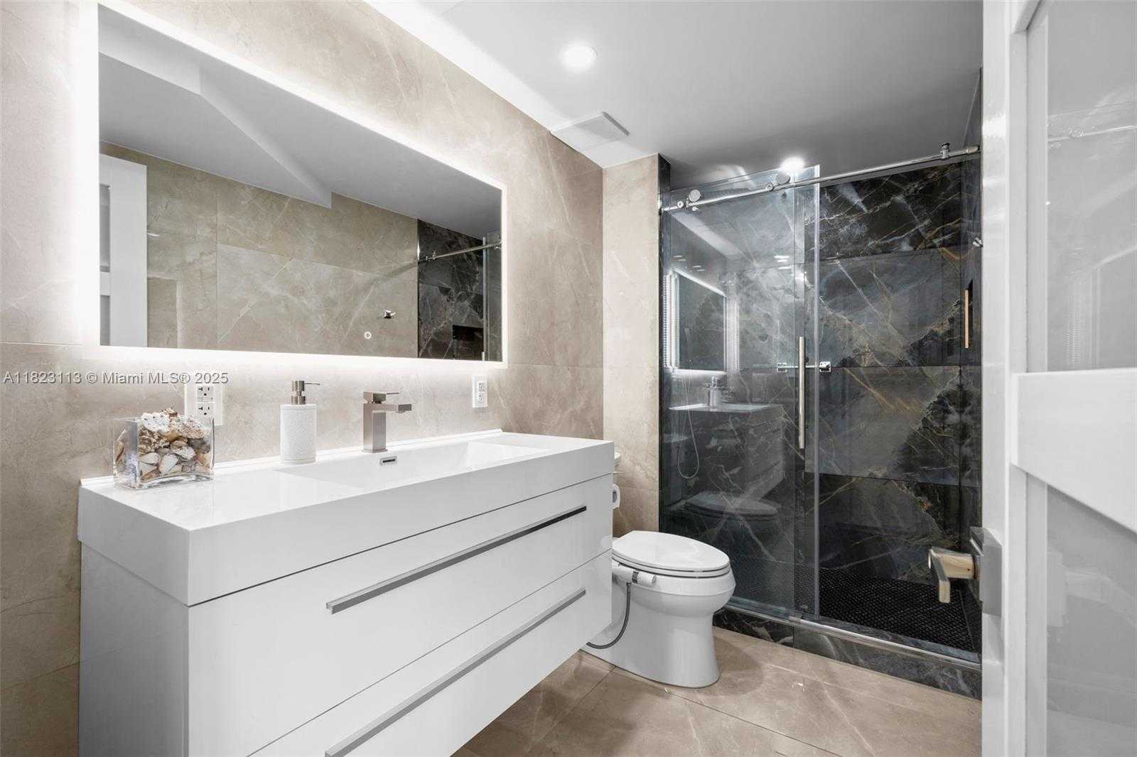 Small Image of 19667 TURNBERRY WAY #20B, Aventura Number 29