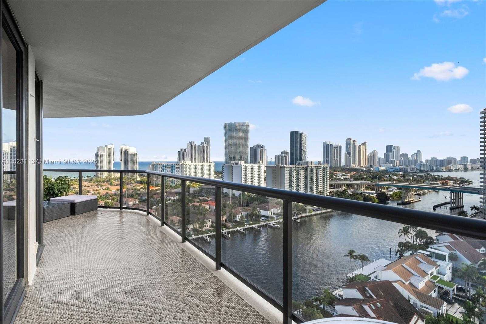 Small Image of 19667 TURNBERRY WAY #20B, Aventura Number 3