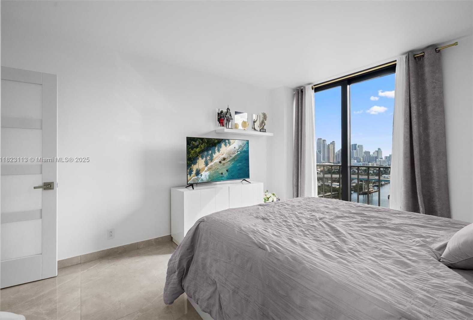 Small Image of 19667 TURNBERRY WAY #20B, Aventura Number 30