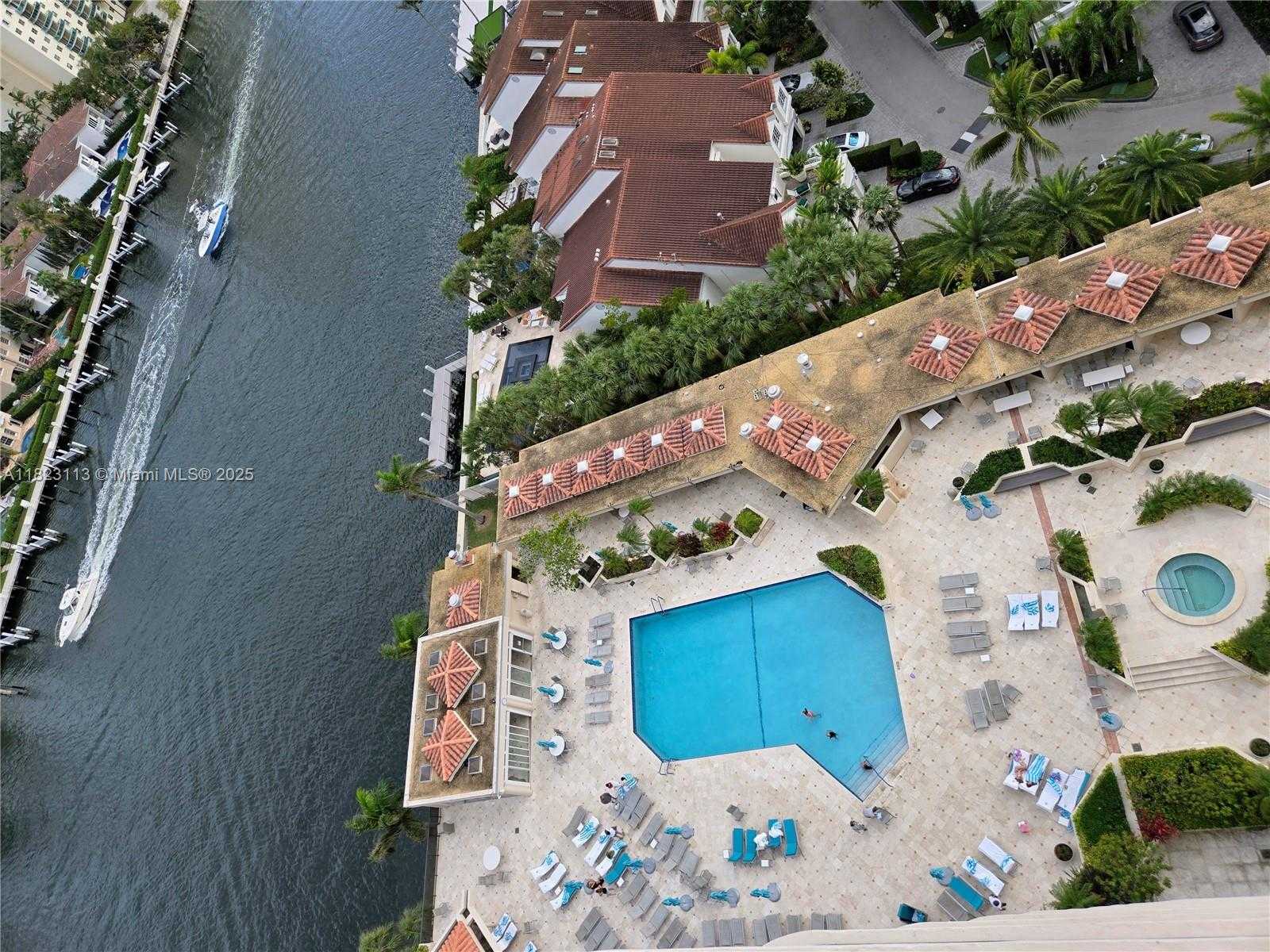 Small Image of 19667 TURNBERRY WAY #20B, Aventura Number 4