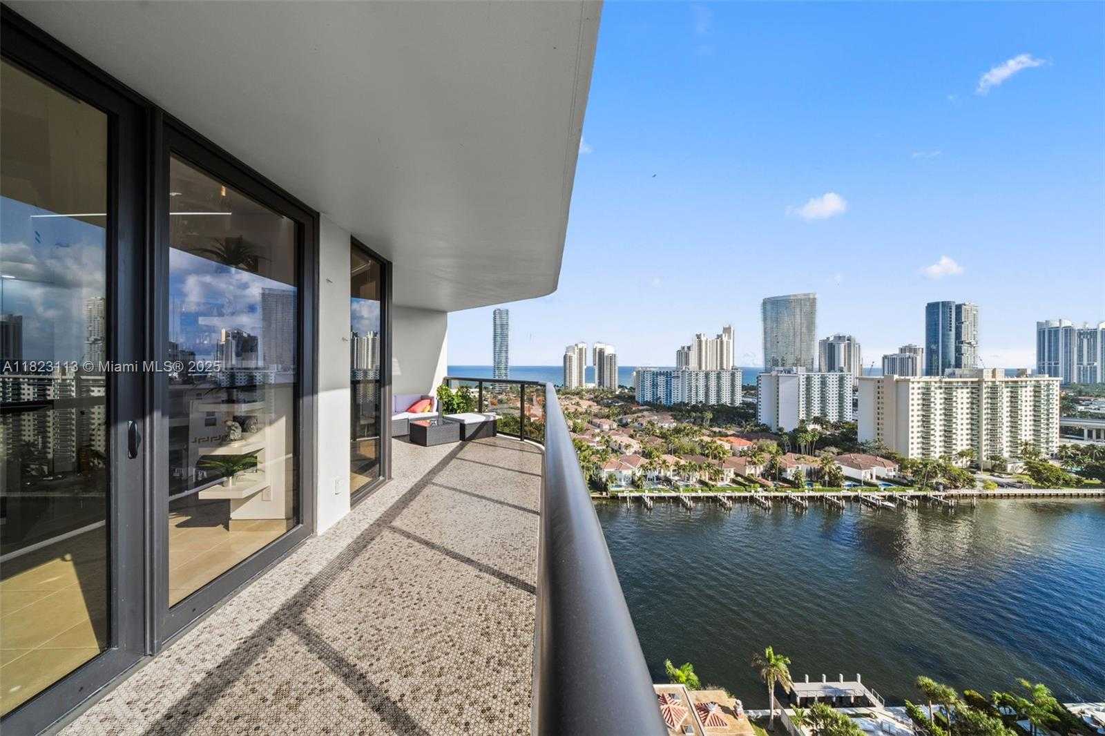 Small Image of 19667 TURNBERRY WAY #20B, Aventura Number 5