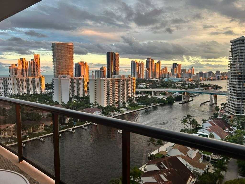 Small Image of 19667 TURNBERRY WAY #20B, Aventura Number 8
