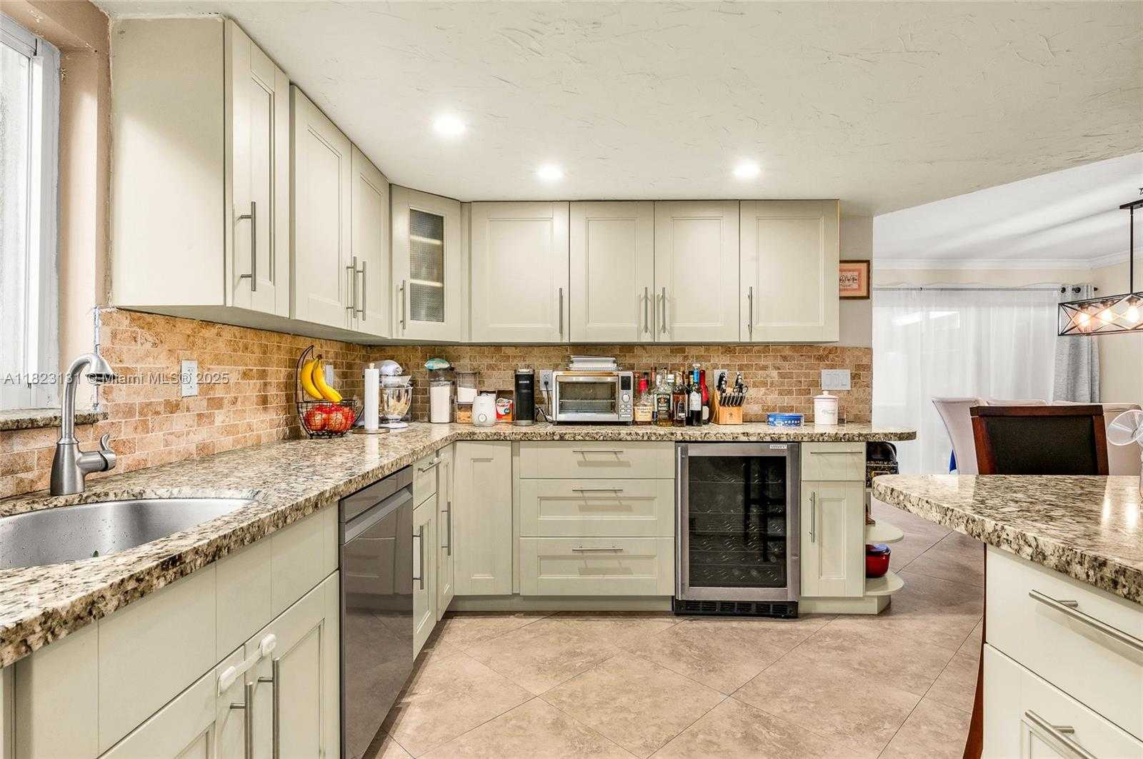 Small Image of 6797 SOUTH WEST 40TH ST #71, Davie Number 18