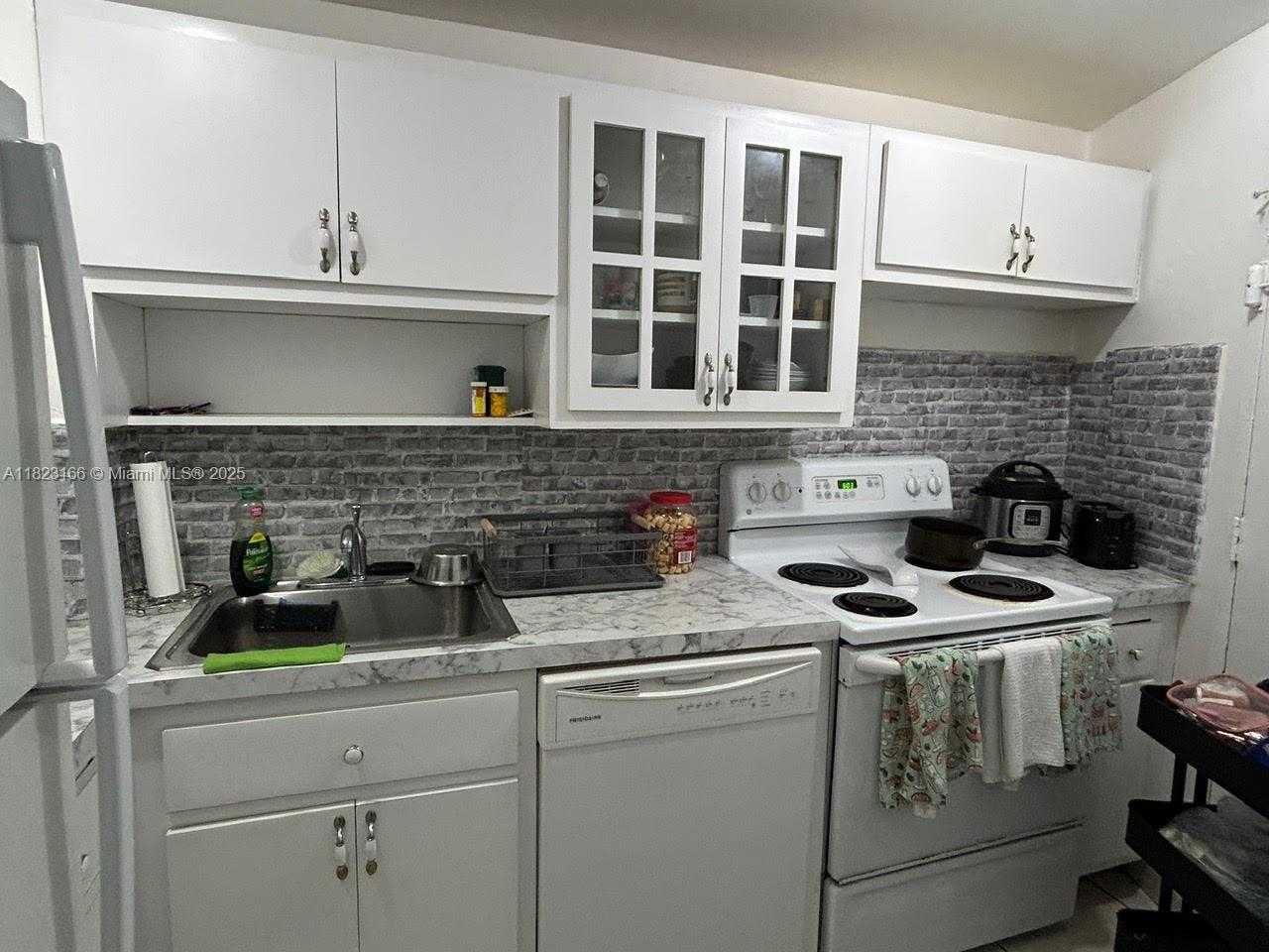 Small Image of 2899 COLLINS AVE #1717, Miami Beach Number 11