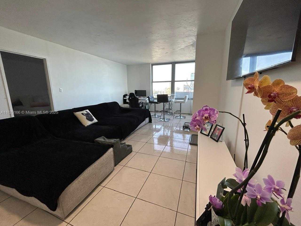 Small Image of 2899 COLLINS AVE #1717, Miami Beach Number 12