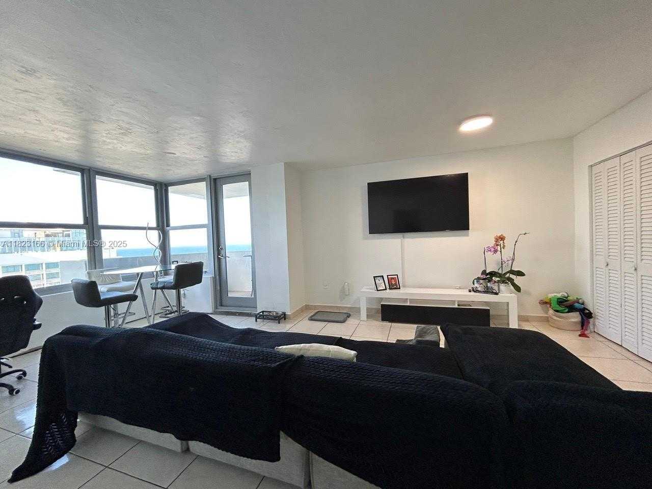 Small Image of 2899 COLLINS AVE #1717, Miami Beach Number 14