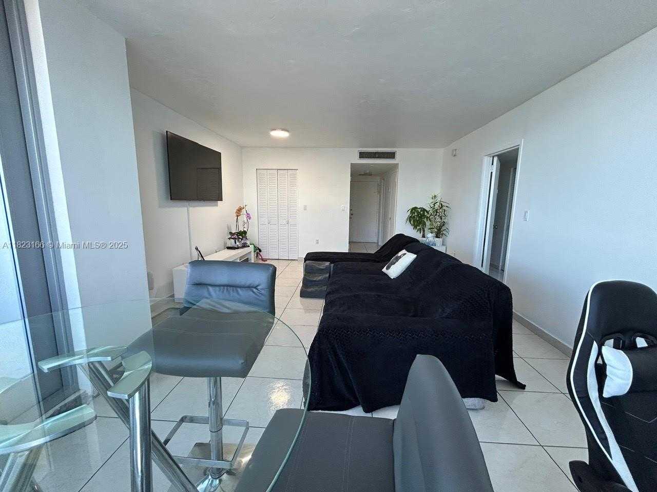 Small Image of 2899 COLLINS AVE #1717, Miami Beach Number 17