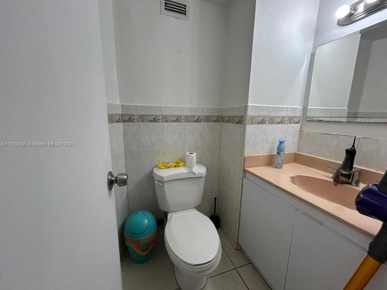 Small Image of 2899 COLLINS AVE #1717, Miami Beach Number 18