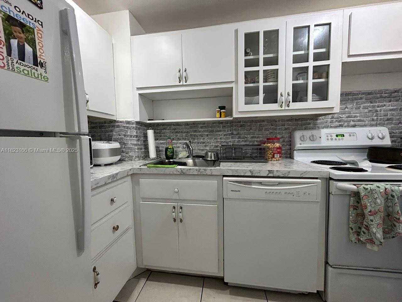Small Image of 2899 COLLINS AVE #1717, Miami Beach Number 19