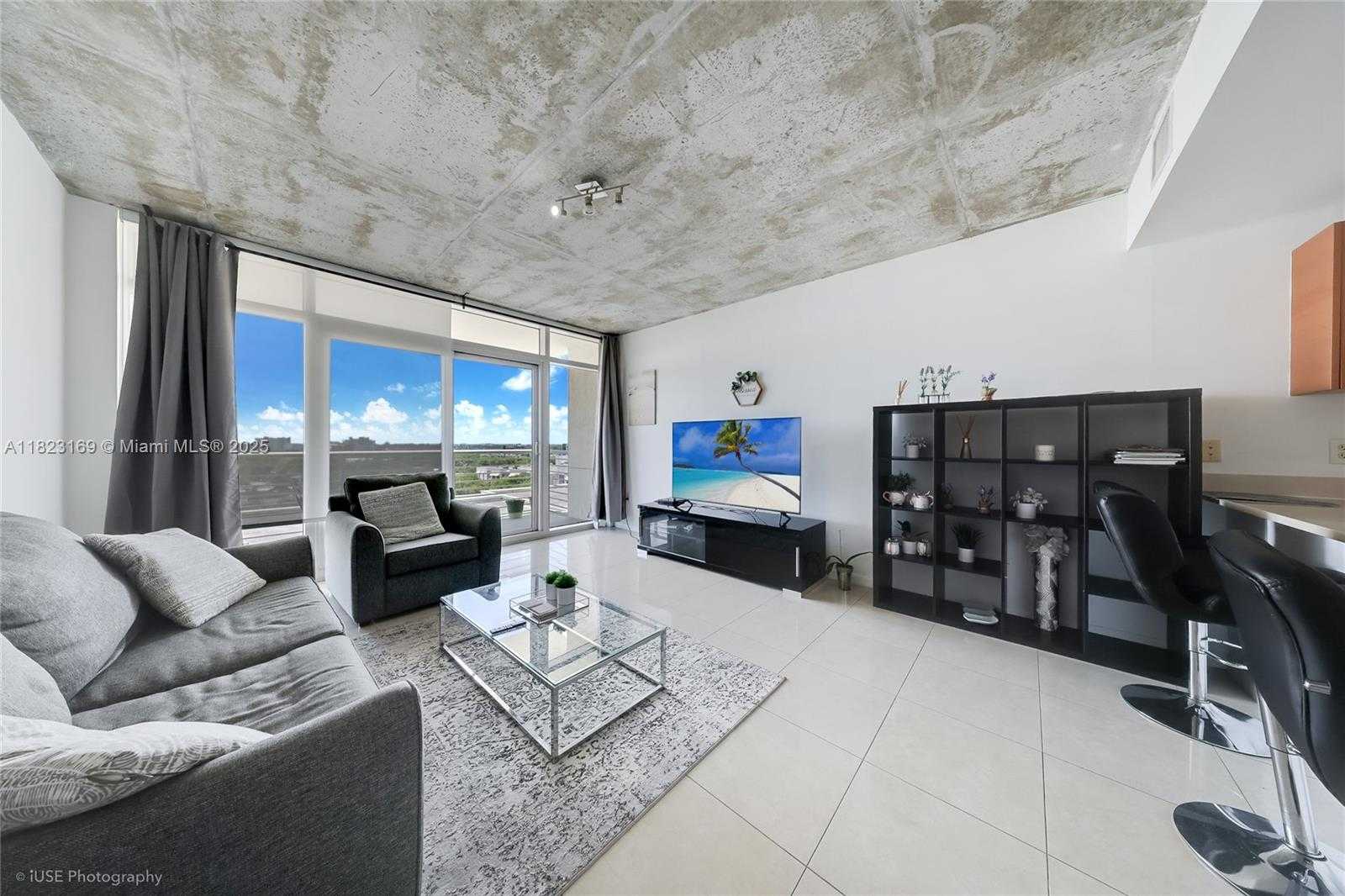 Small Image of Miami Number 4