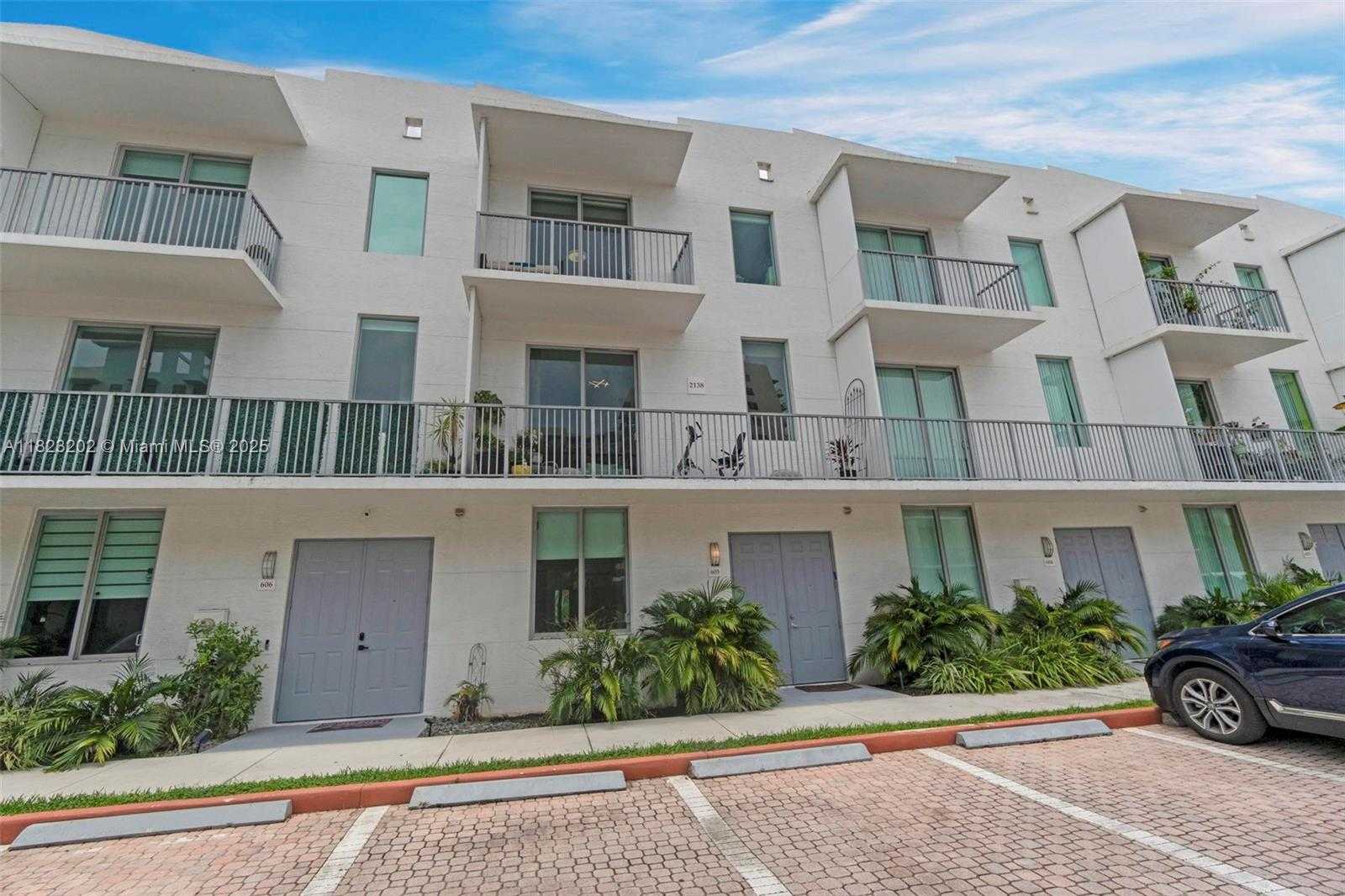 Small Image of 2138 VAN BUREN ST #605, Hollywood Number 27