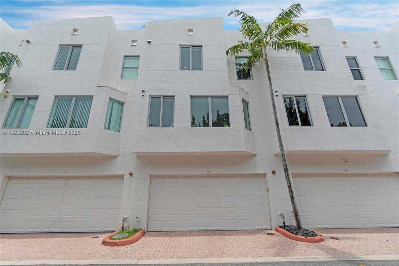 Small Image of 2138 VAN BUREN ST #605, Hollywood Number 3