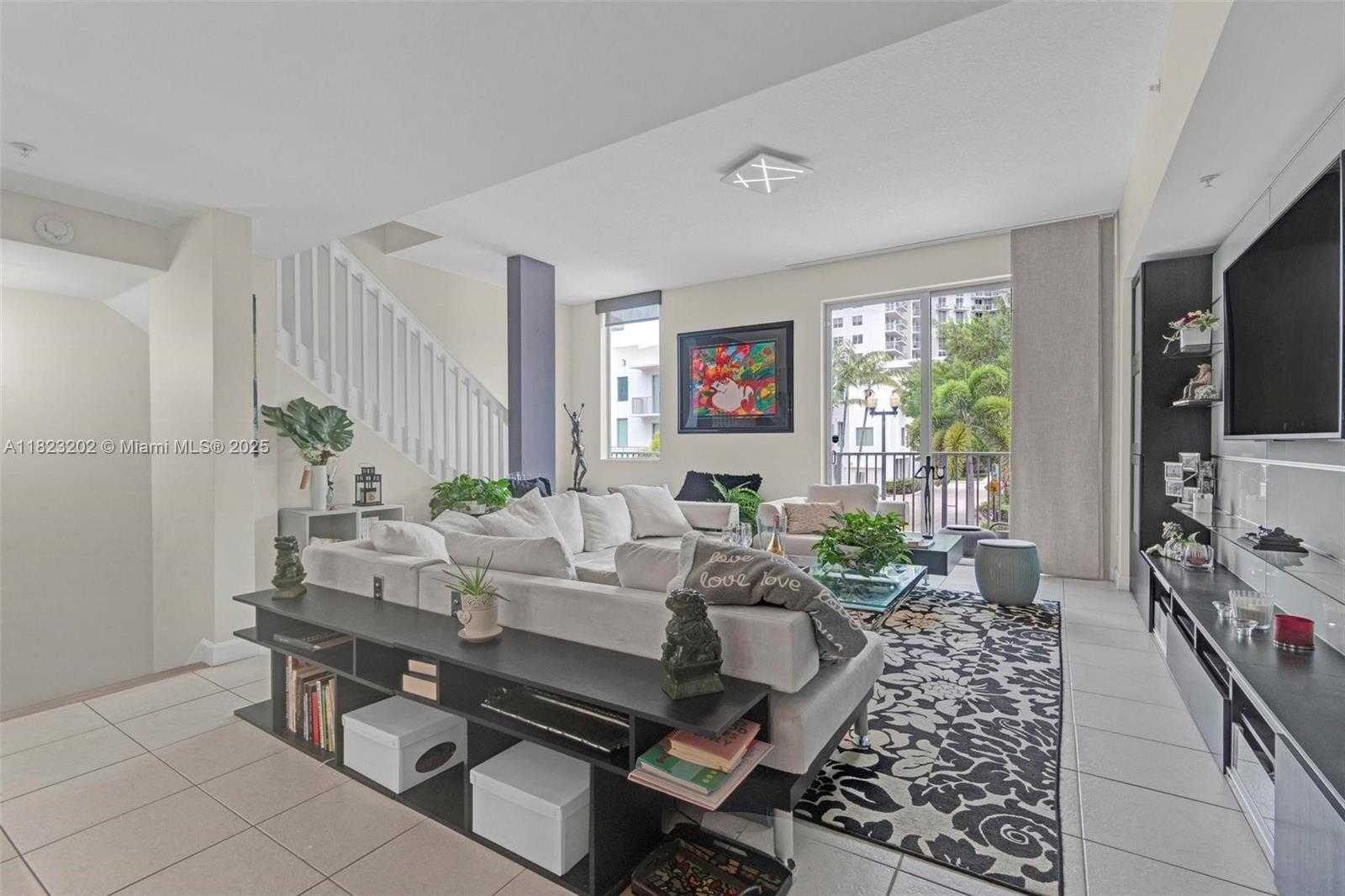 Small Image of 2138 VAN BUREN ST #605, Hollywood Number 4