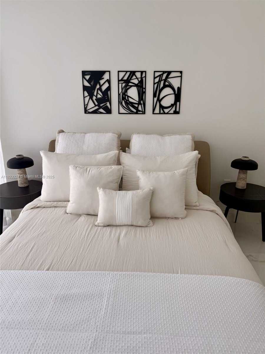 Small Image of 300 BISCAYNE BLVD WAY #5009, Miami Number 12