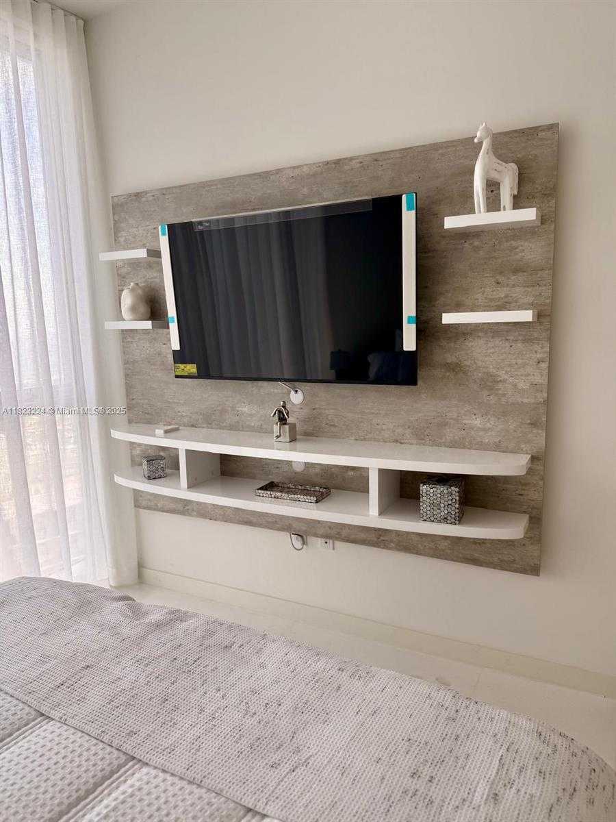 Small Image of 300 BISCAYNE BLVD WAY #5009, Miami Number 14