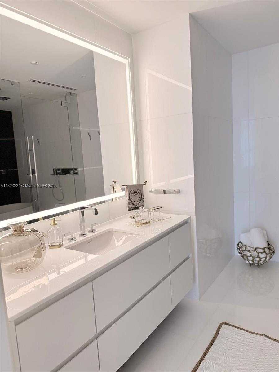 Small Image of 300 BISCAYNE BLVD WAY #5009, Miami Number 16