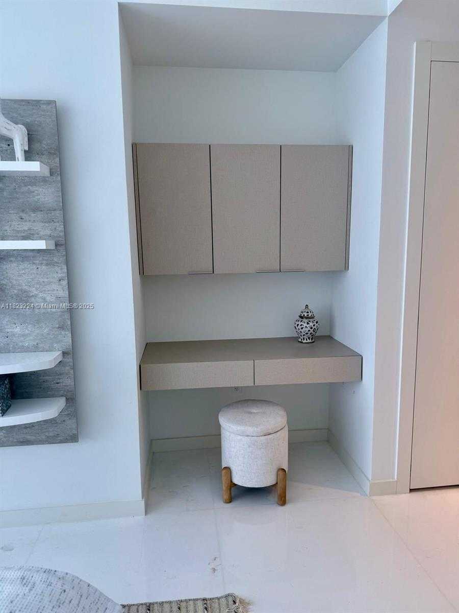 Small Image of 300 BISCAYNE BLVD WAY #5009, Miami Number 18