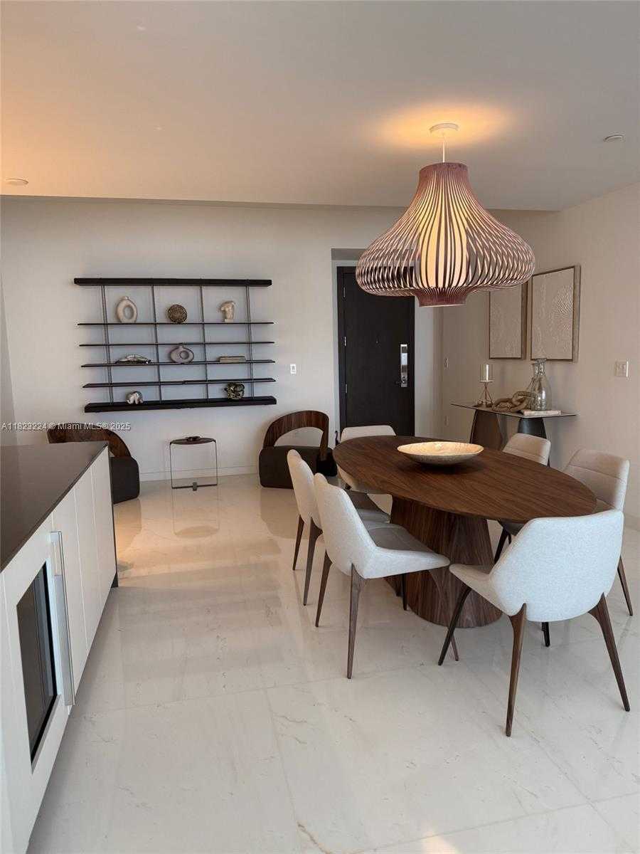 Small Image of 300 BISCAYNE BLVD WAY #5009, Miami Number 4