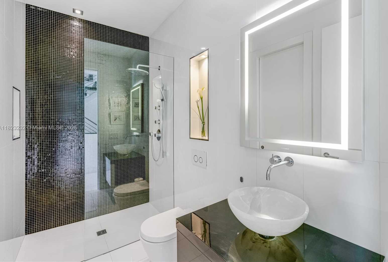 Small Image of 2000 SOUTH BAYSHORE DR #47, Miami Number 14