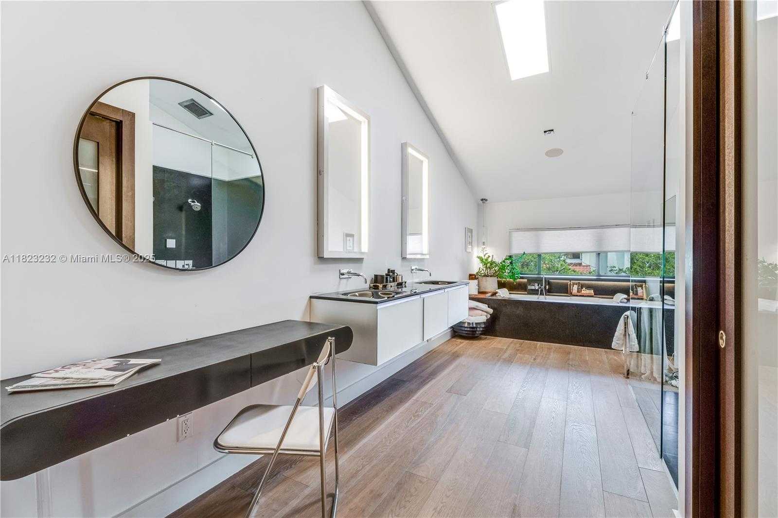 Small Image of 2000 SOUTH BAYSHORE DR #47, Miami Number 20