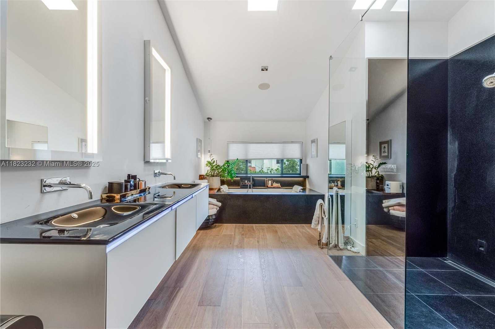 Small Image of 2000 SOUTH BAYSHORE DR #47, Miami Number 21
