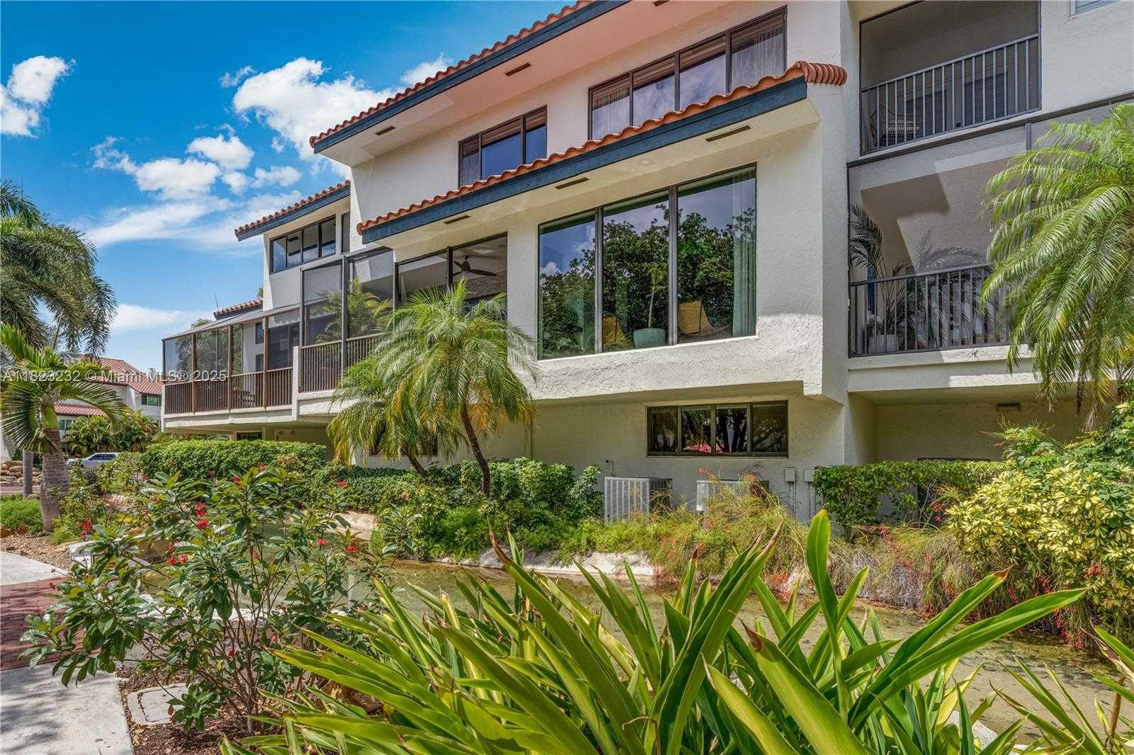 Small Image of 2000 SOUTH BAYSHORE DR #47, Miami Number 29