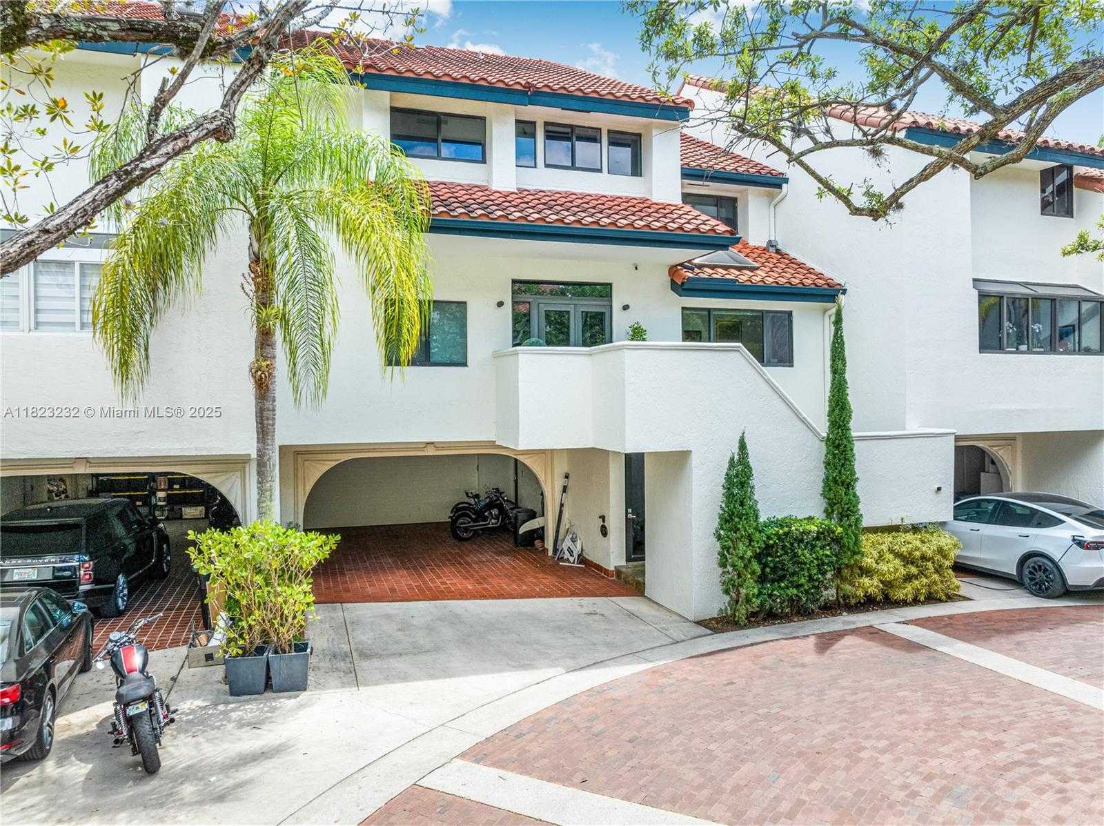 Small Image of 2000 SOUTH BAYSHORE DR #47, Miami Number 30