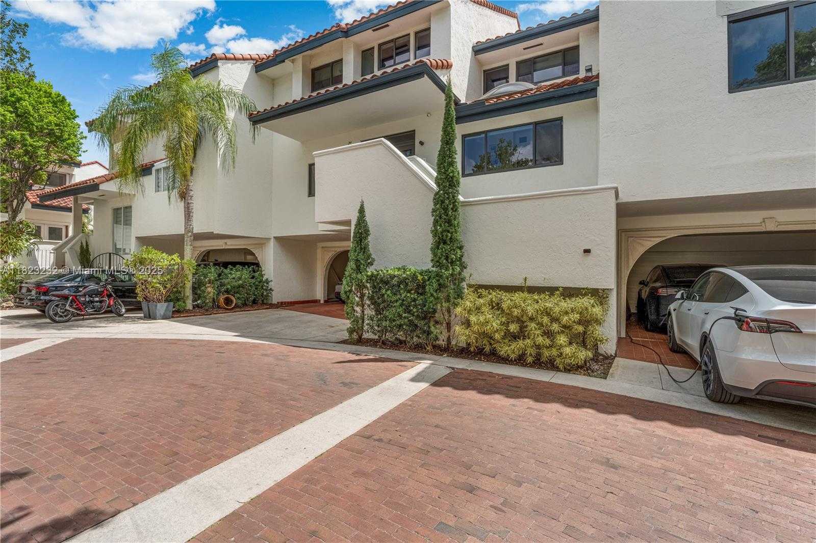 Small Image of 2000 SOUTH BAYSHORE DR #47, Miami Number 31