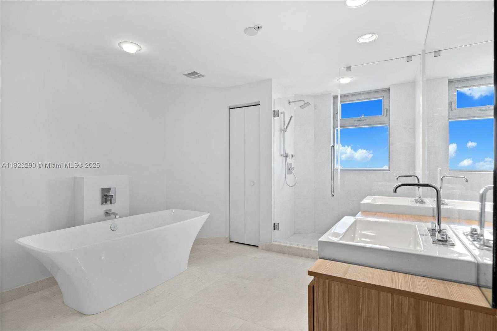 Small Image of 17301 BISCAYNE BLVD #1704, North Miami Beach Number 17