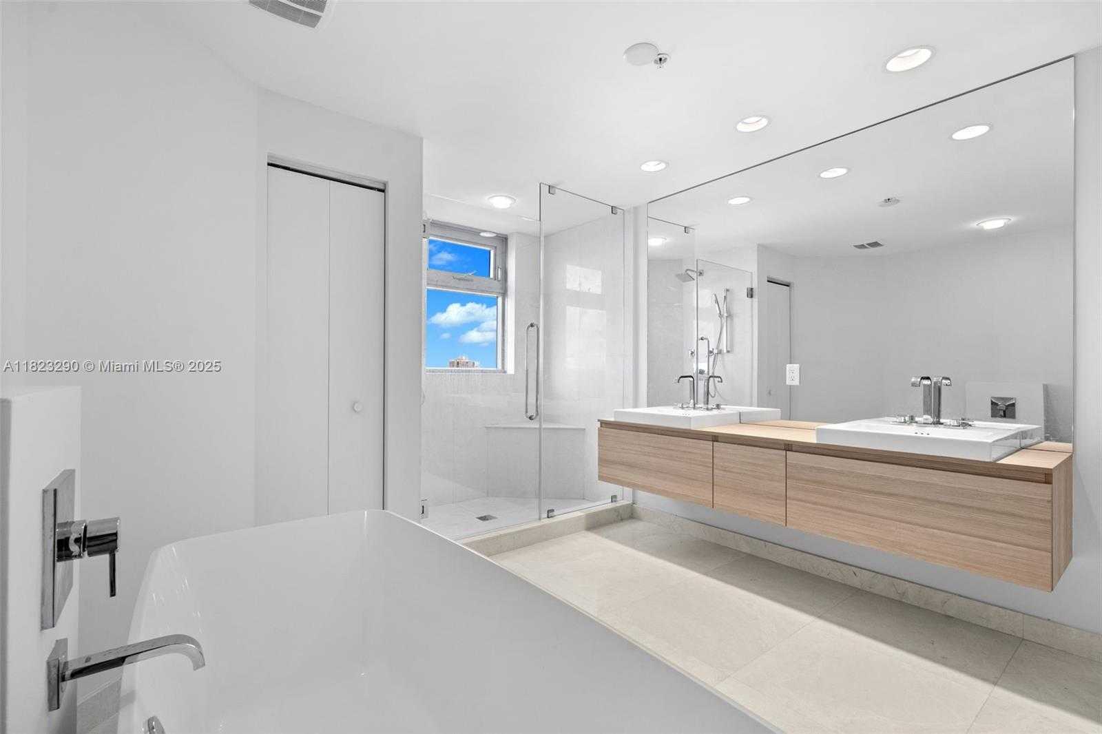 Small Image of 17301 BISCAYNE BLVD #1704, North Miami Beach Number 18