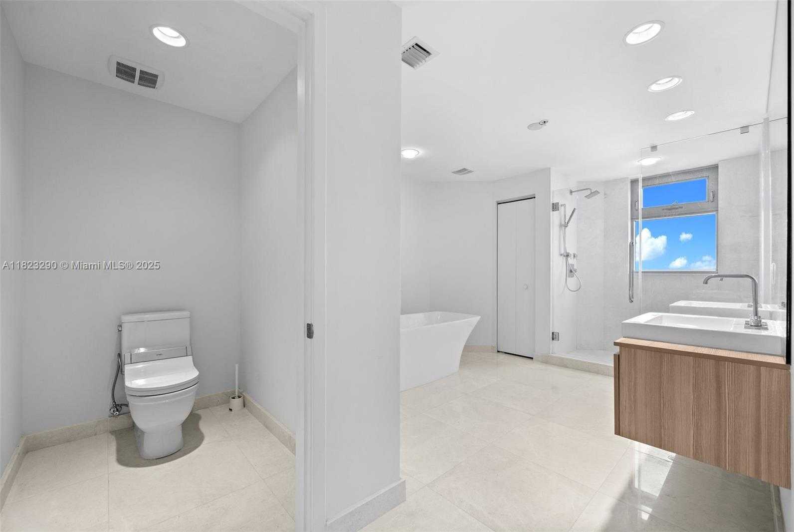 Small Image of 17301 BISCAYNE BLVD #1704, North Miami Beach Number 19