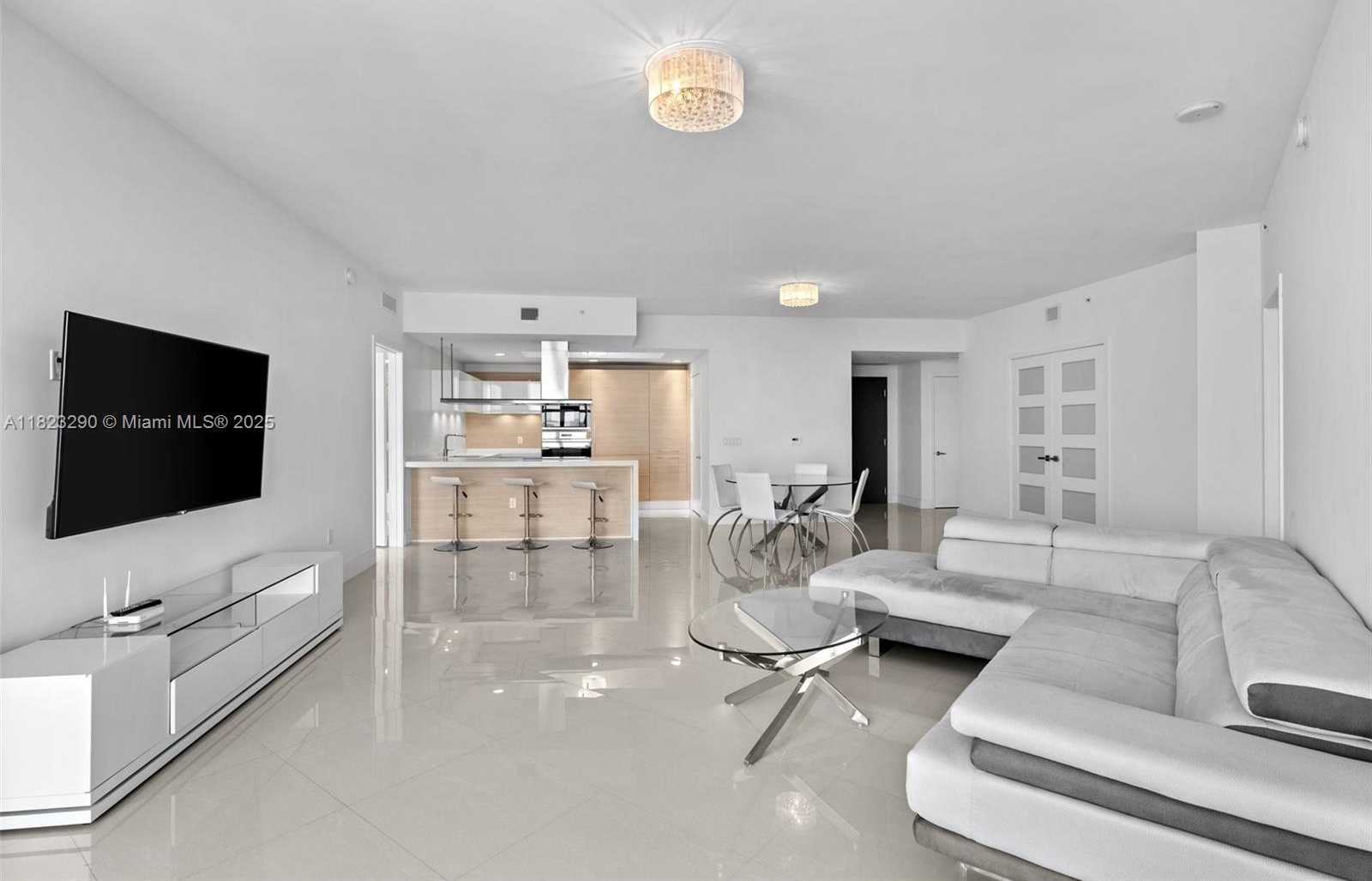 Small Image of 17301 BISCAYNE BLVD #1704, North Miami Beach Number 2
