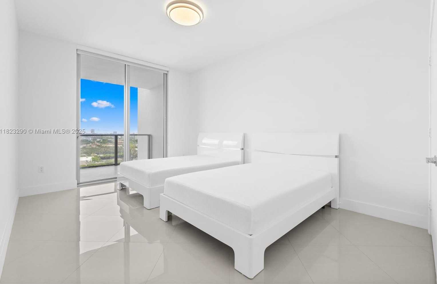 Small Image of 17301 BISCAYNE BLVD #1704, North Miami Beach Number 25