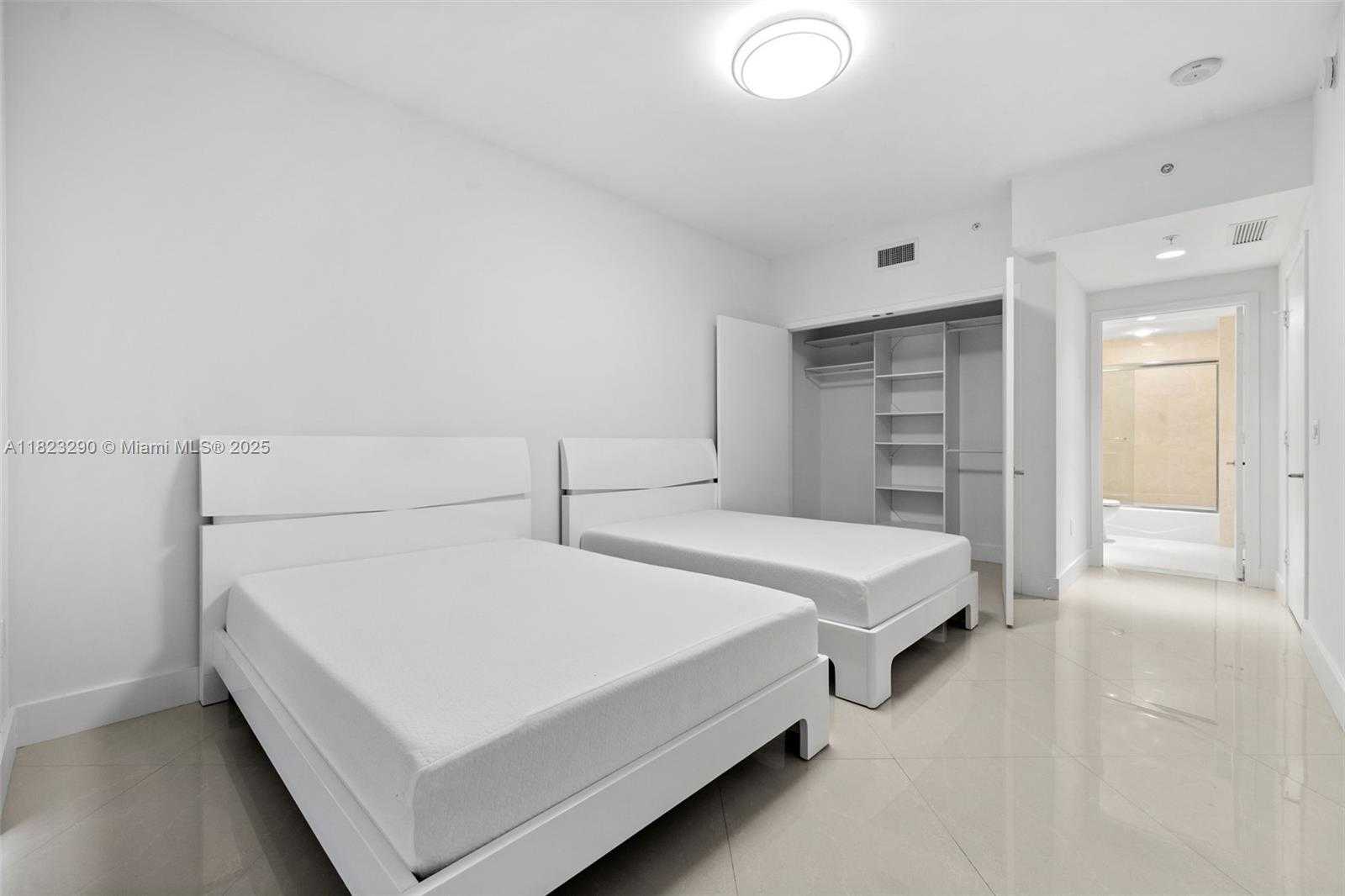 Small Image of 17301 BISCAYNE BLVD #1704, North Miami Beach Number 26